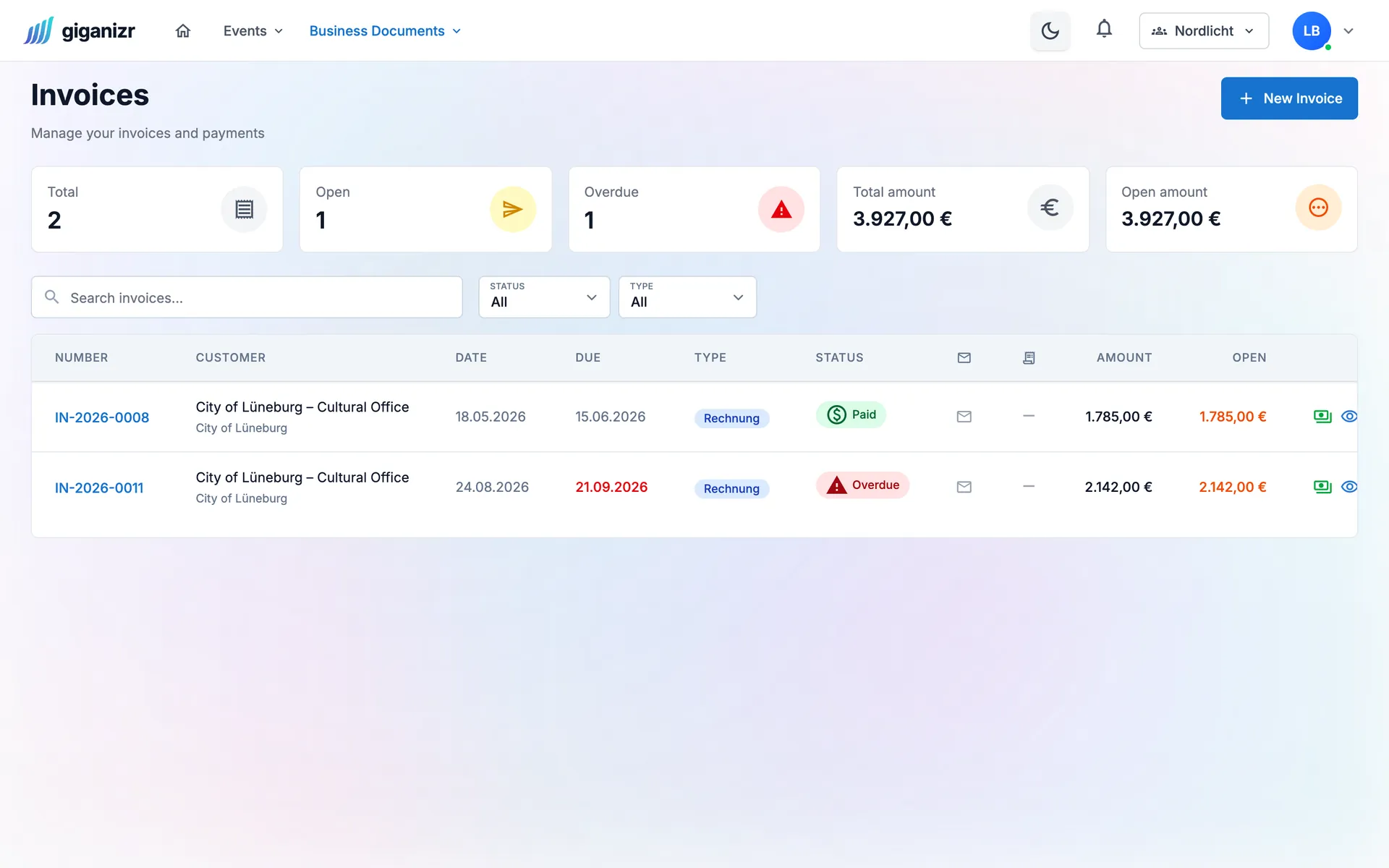 Invoice overview with one paid and one overdue invoice and the open amount