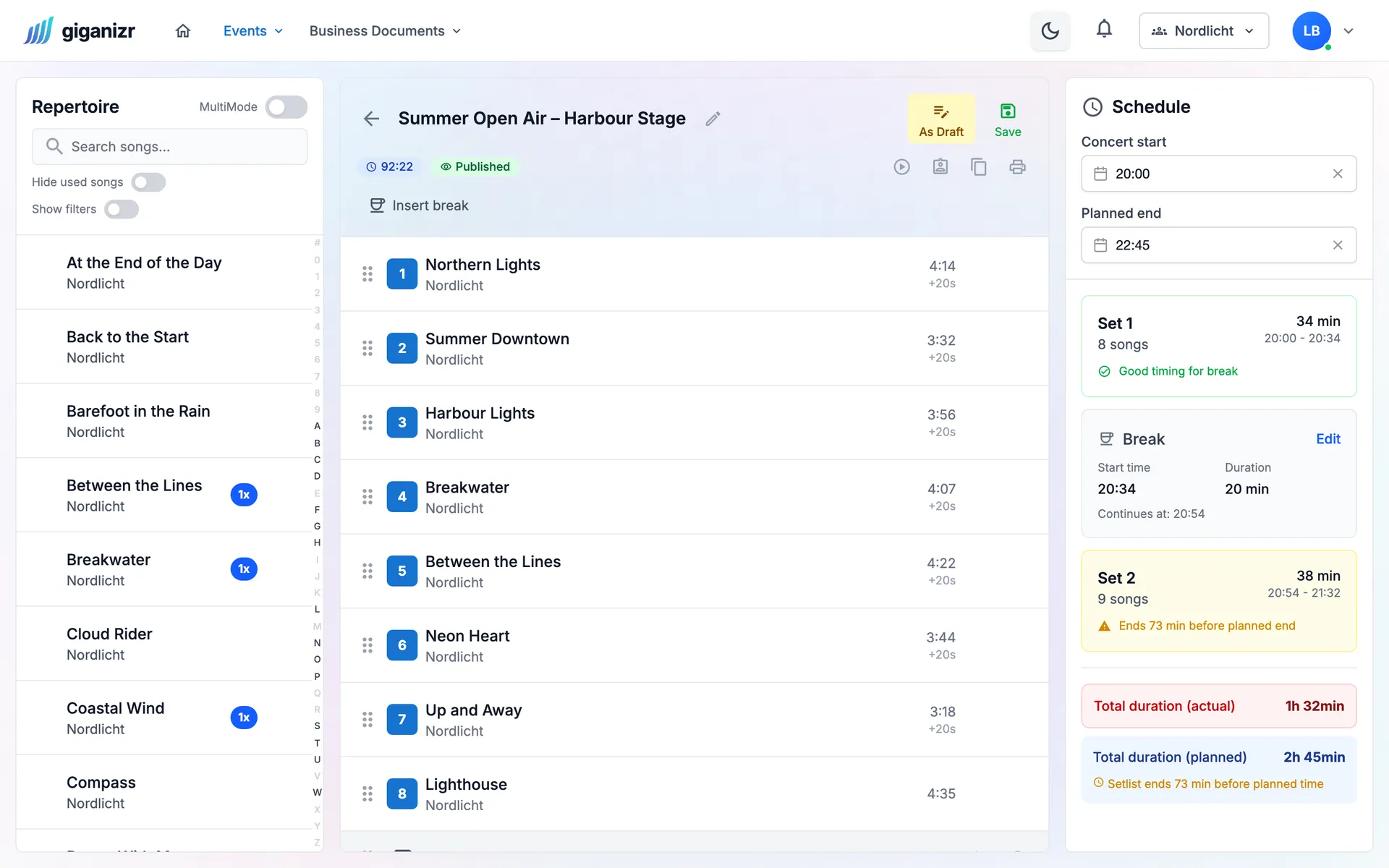 giganizr setlist editor: the repertoire on the left, the setlist for the Summer Open Air in the middle, the schedule on the right with a note that the show ends too early